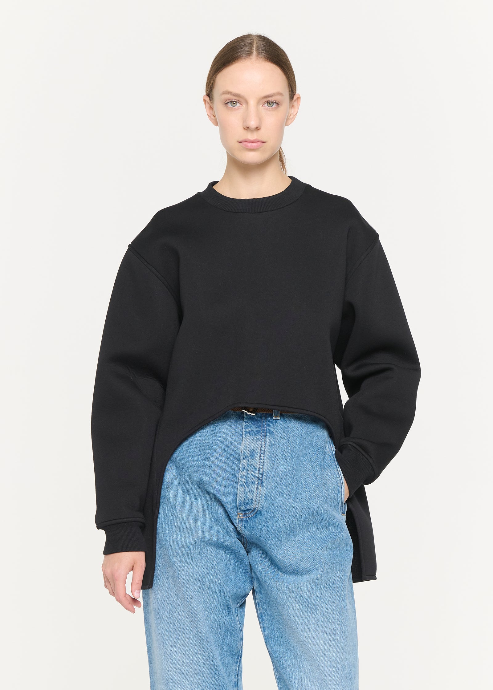 BLACK SWEATSHIRT WITH ROUNDED EDGE