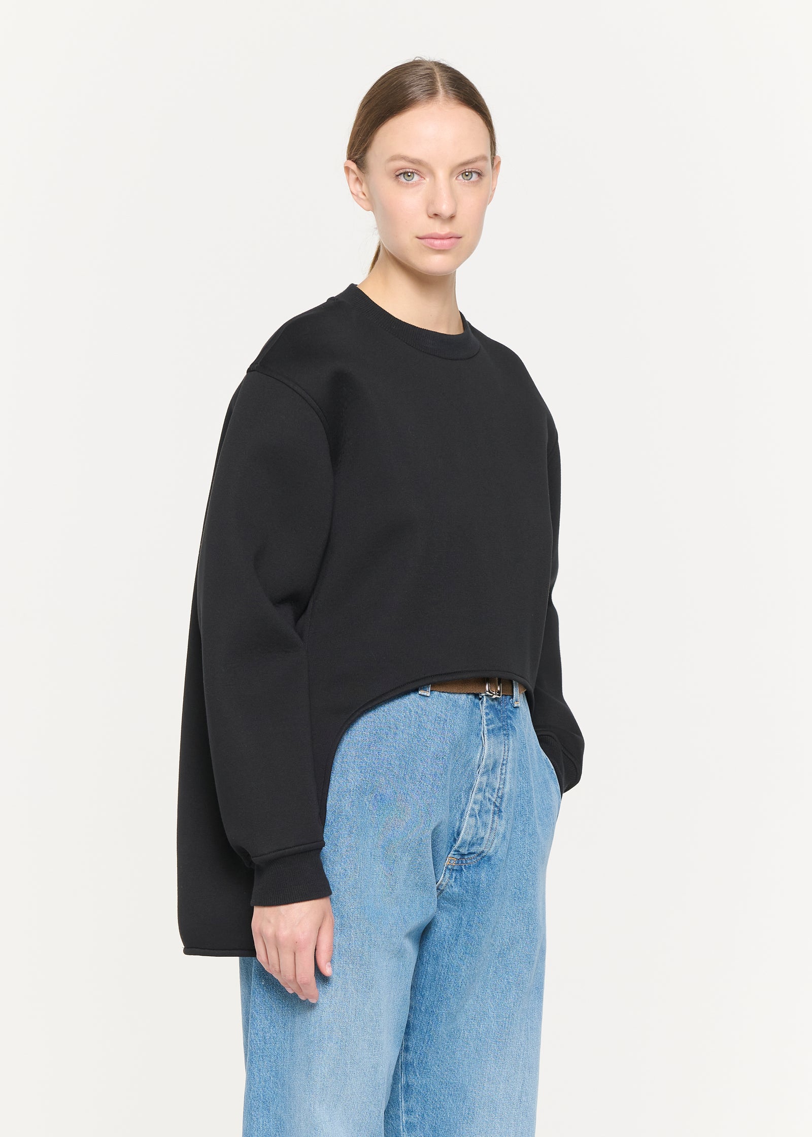BLACK SWEATSHIRT WITH ROUNDED EDGE
