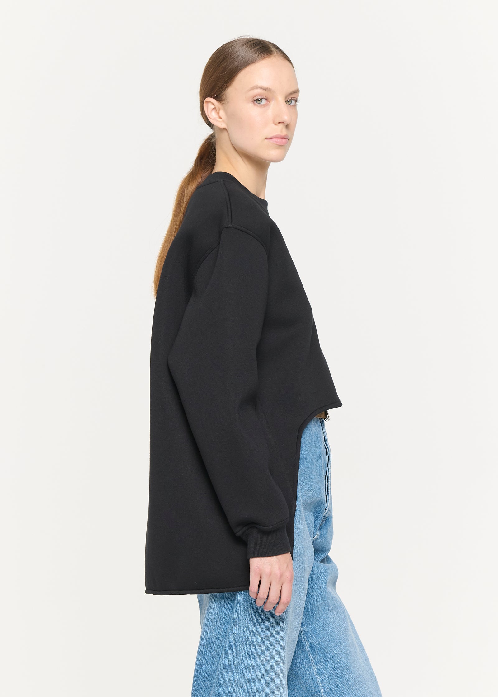 BLACK SWEATSHIRT WITH ROUNDED EDGE