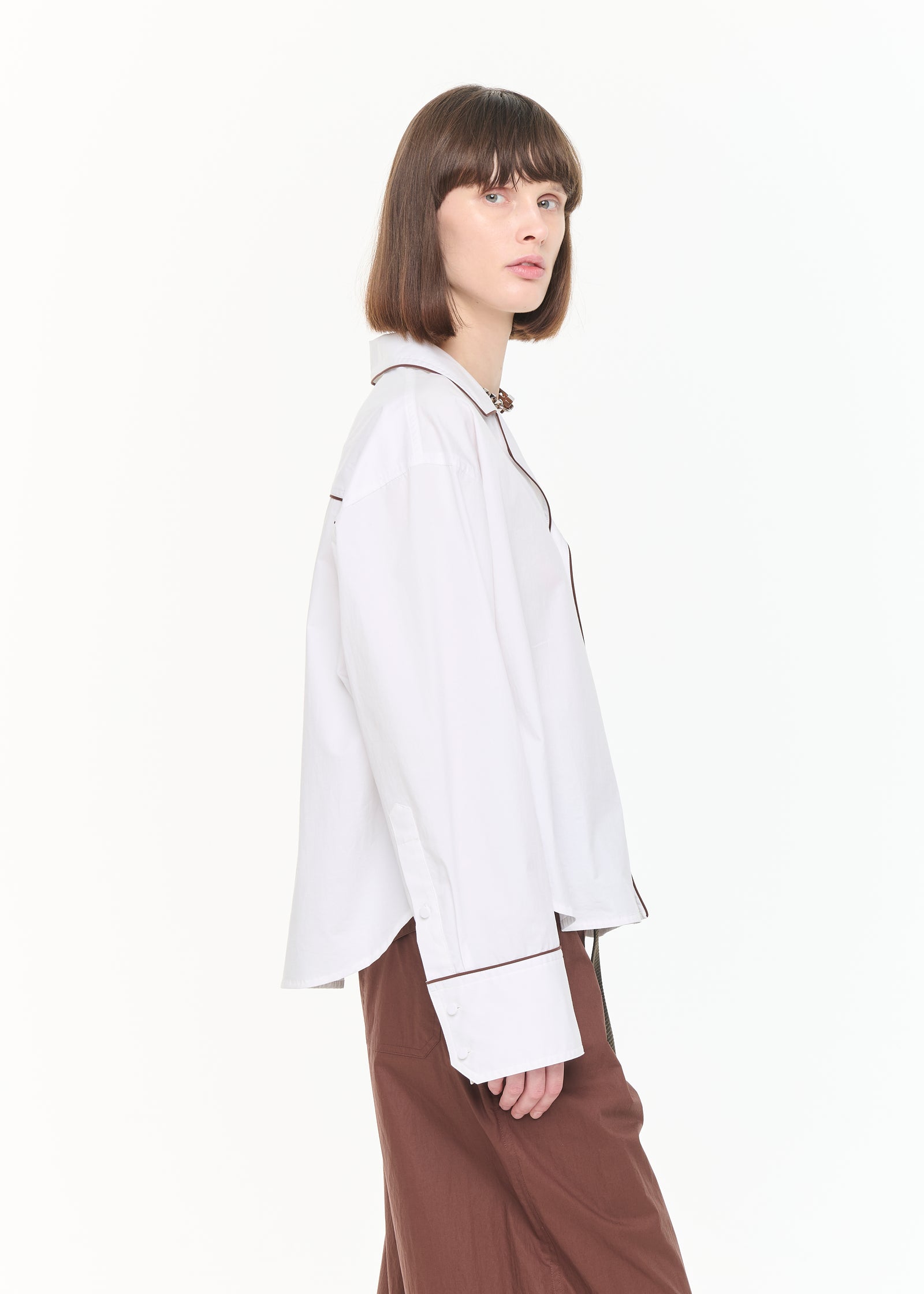 CAMICIA BOXY IN COTONE BIANCO CON PROFILI