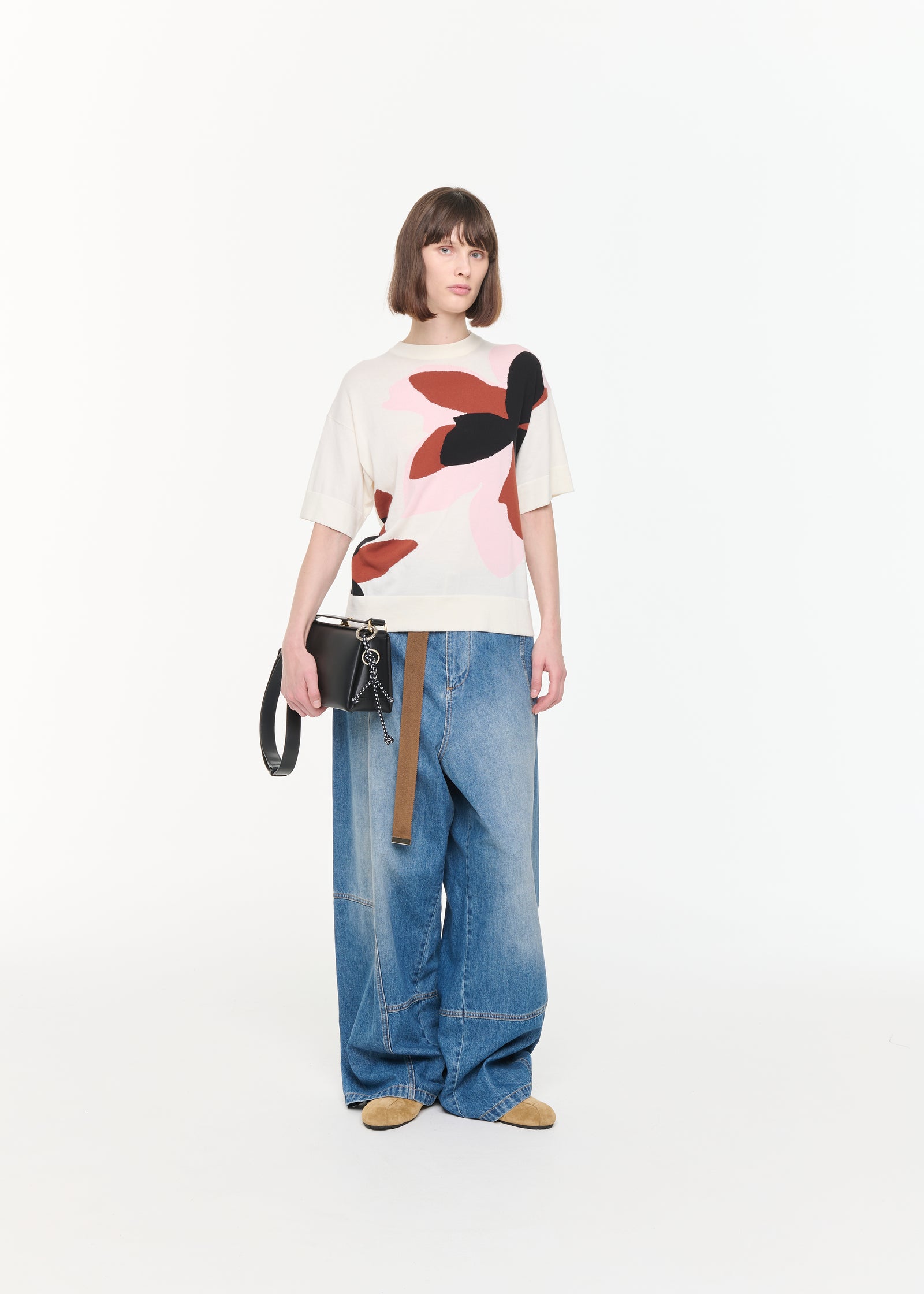 WHITE FLORAL INTARSIA SHORT SLEEVE KNIT