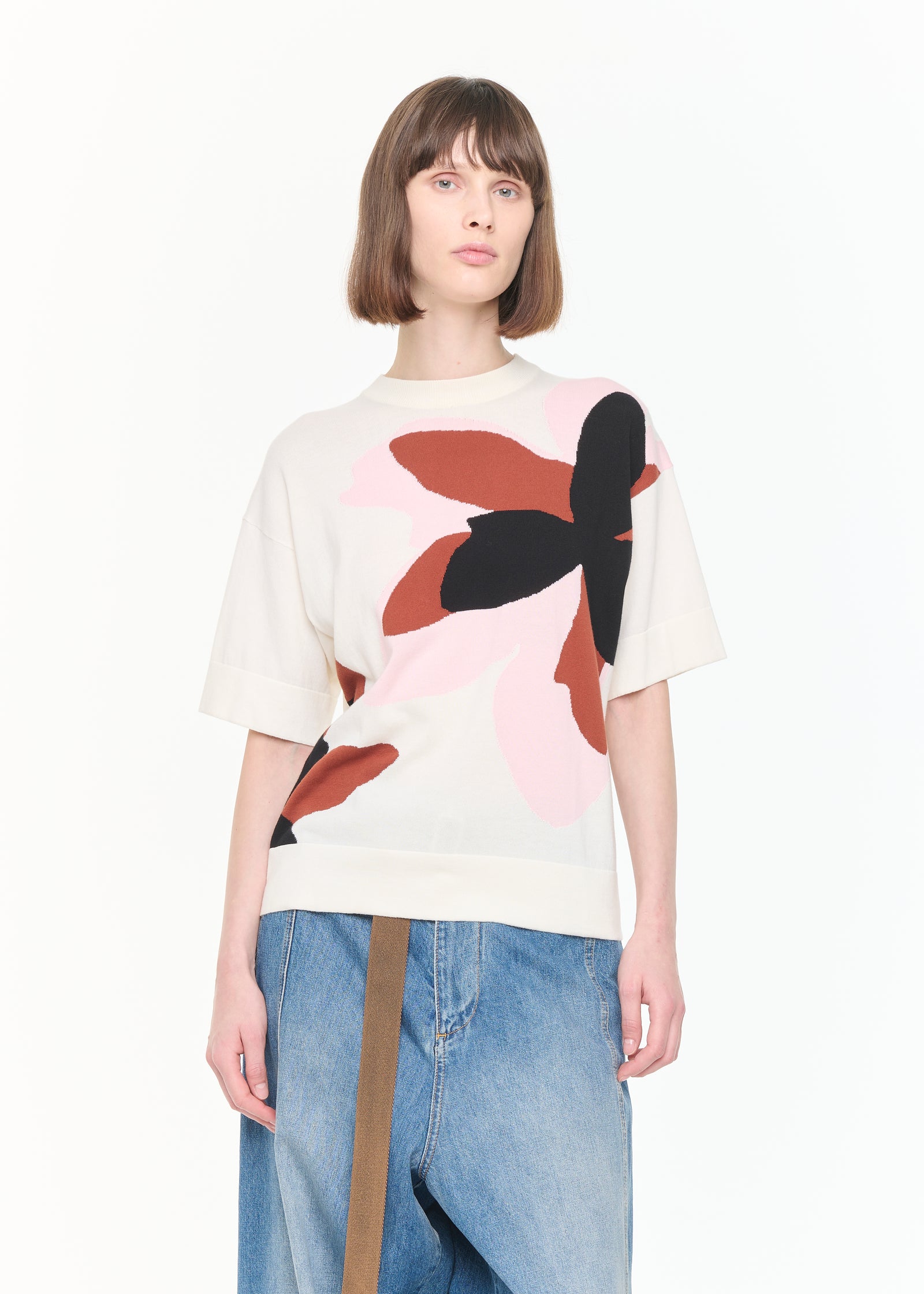 WHITE FLORAL INTARSIA SHORT SLEEVE KNIT