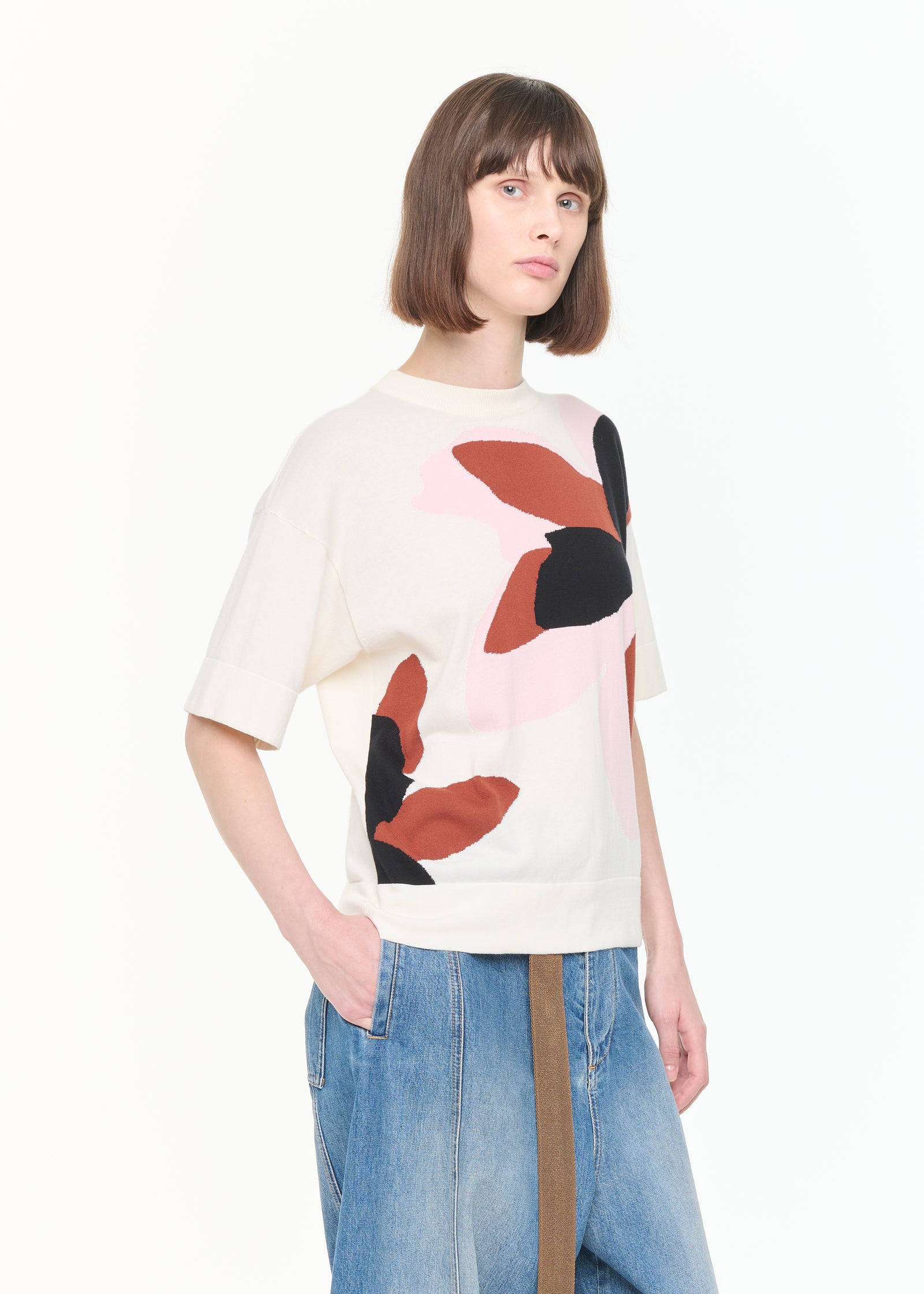 WHITE FLORAL INTARSIA SHORT SLEEVE KNIT