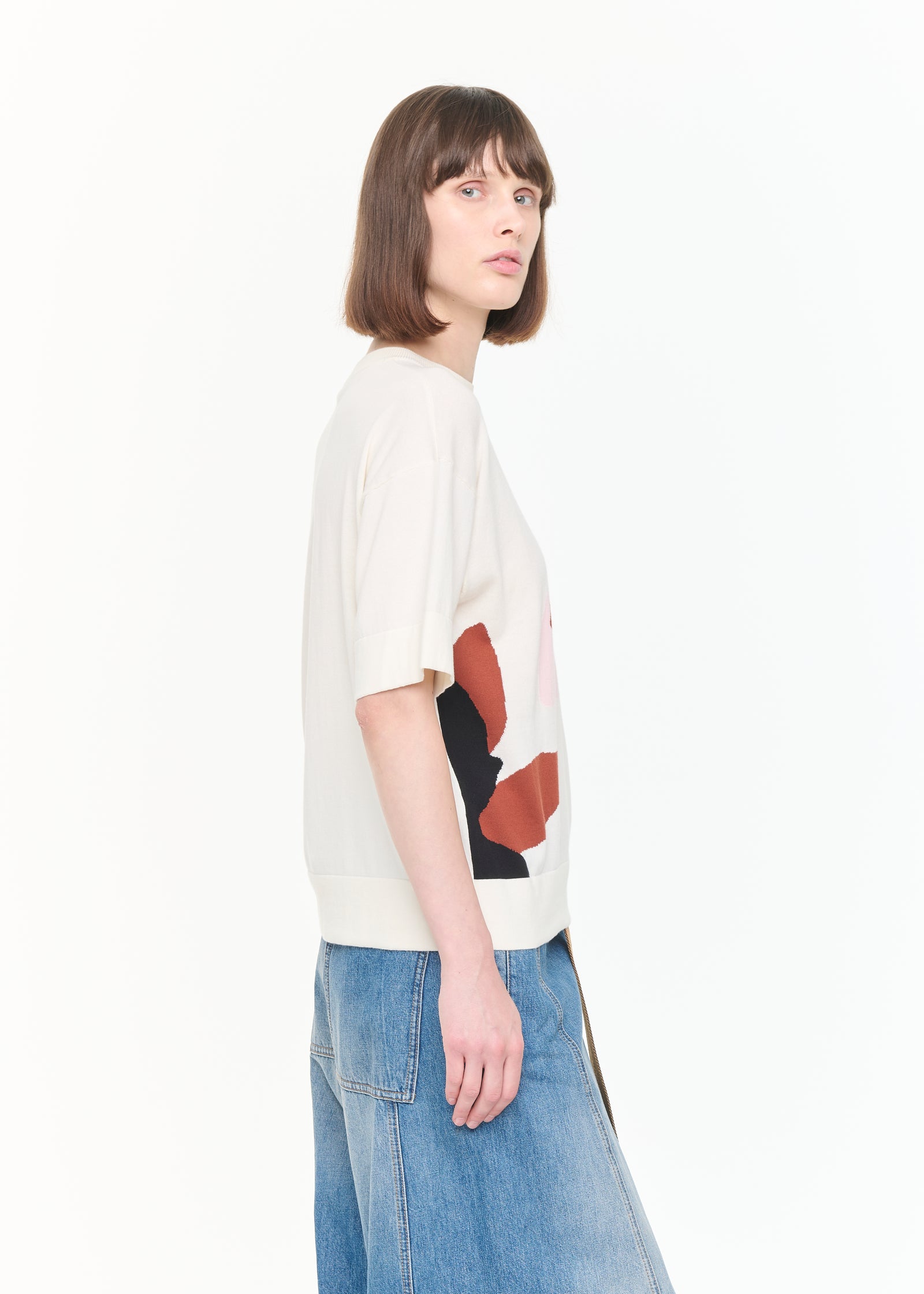WHITE FLORAL INTARSIA SHORT SLEEVE KNIT