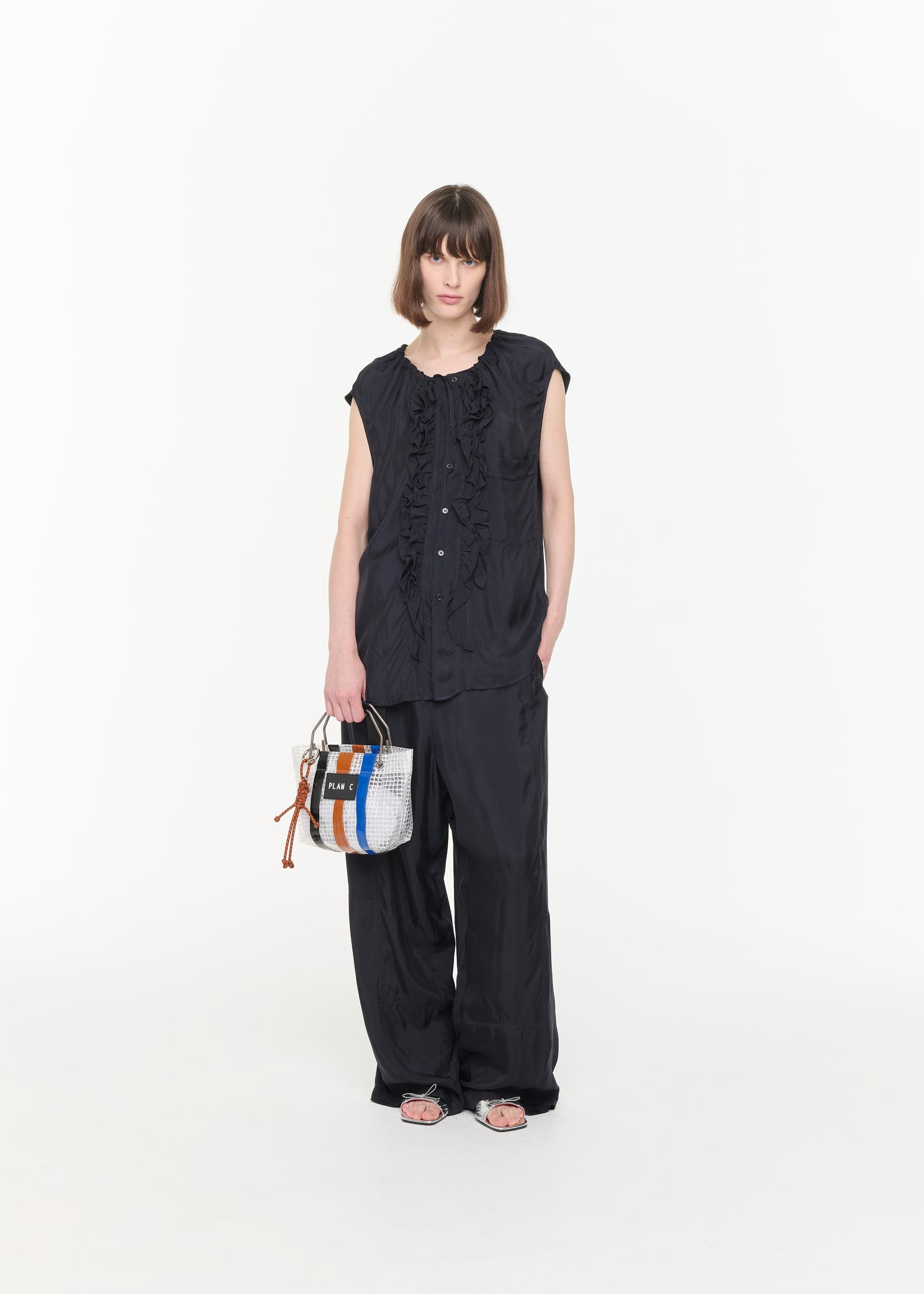 RUFFLED SLEEVELESS TOP