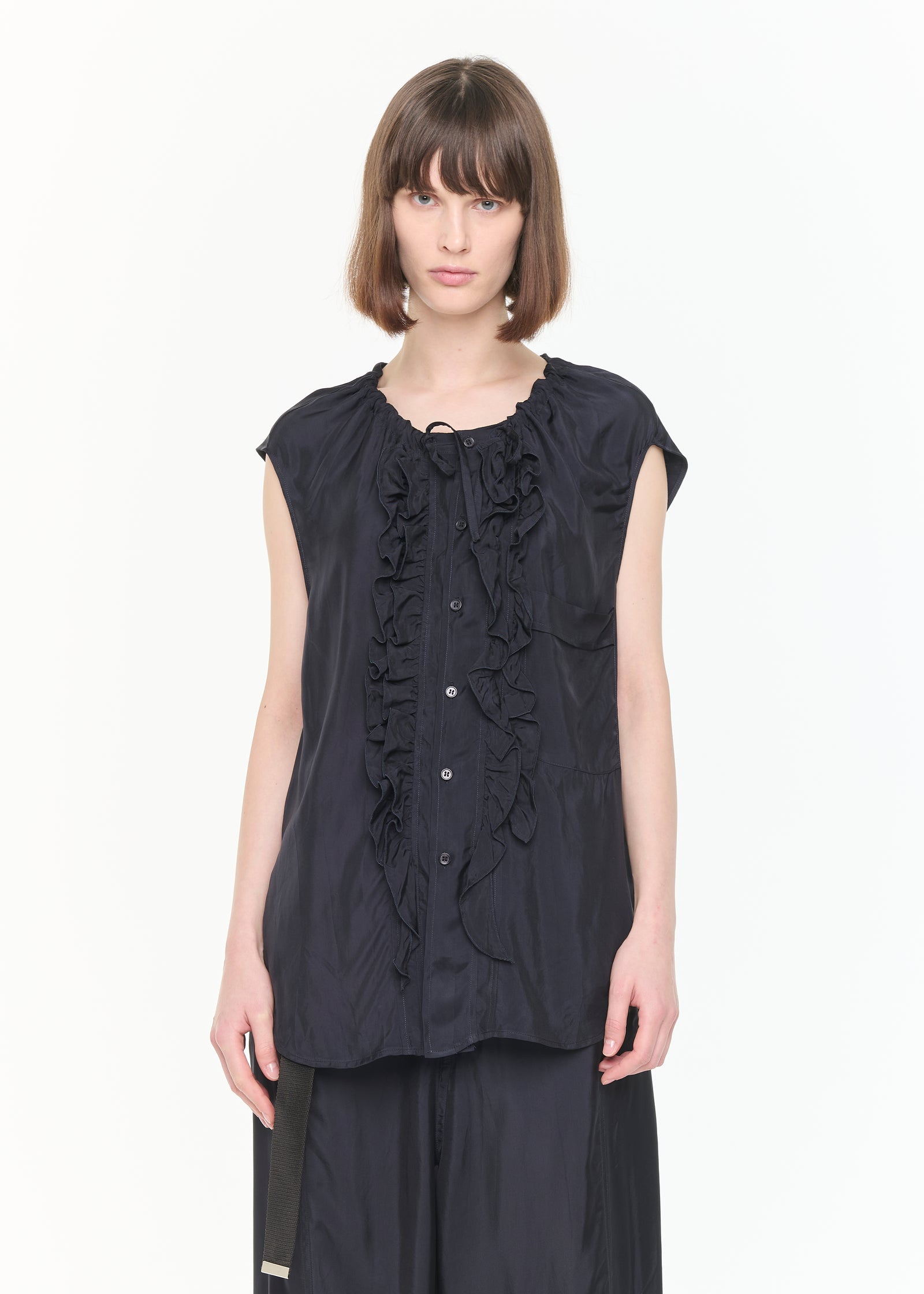 RUFFLED SLEEVELESS TOP