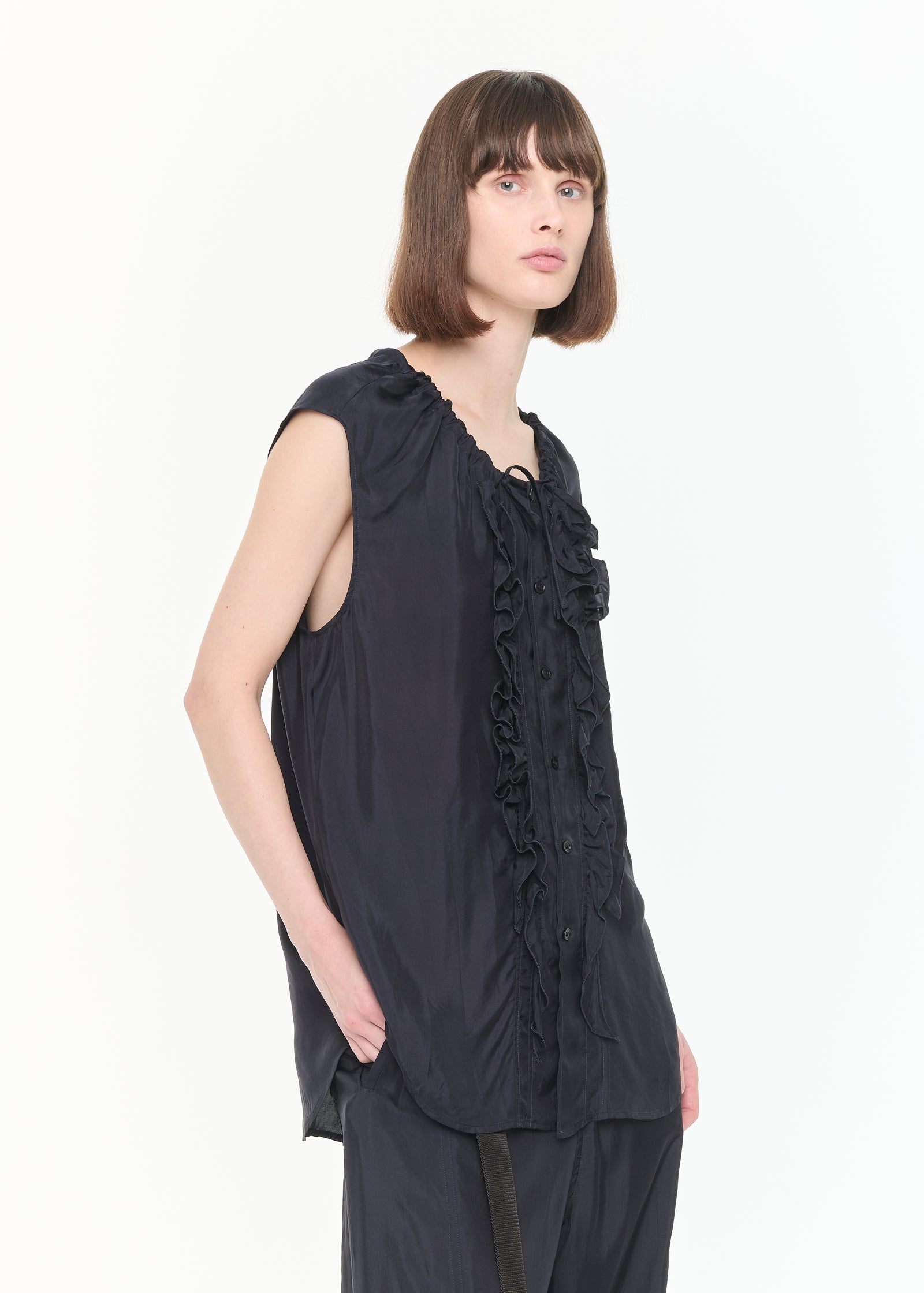 RUFFLED SLEEVELESS TOP