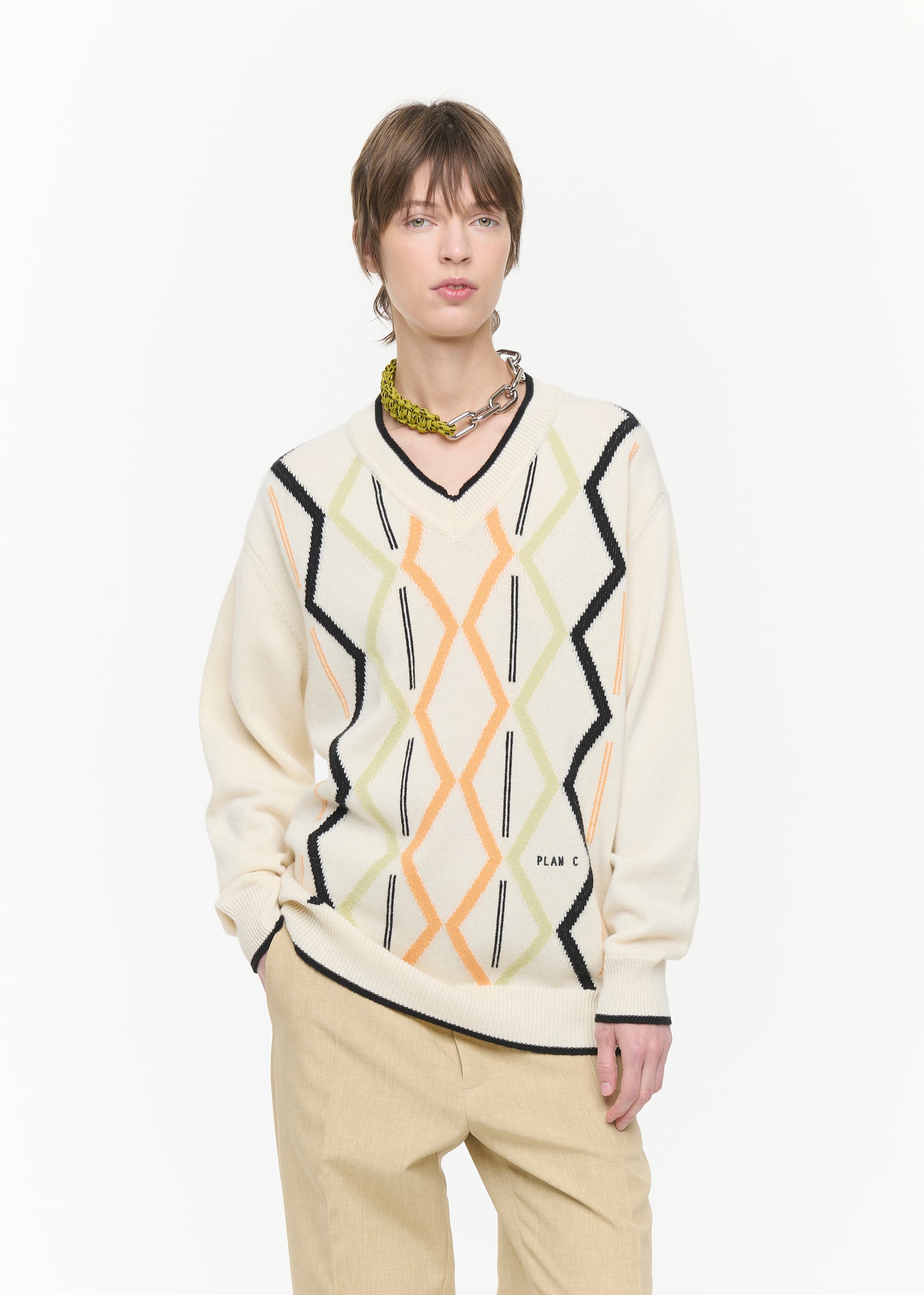 CREME ARGYLE V-NECK SWEATER