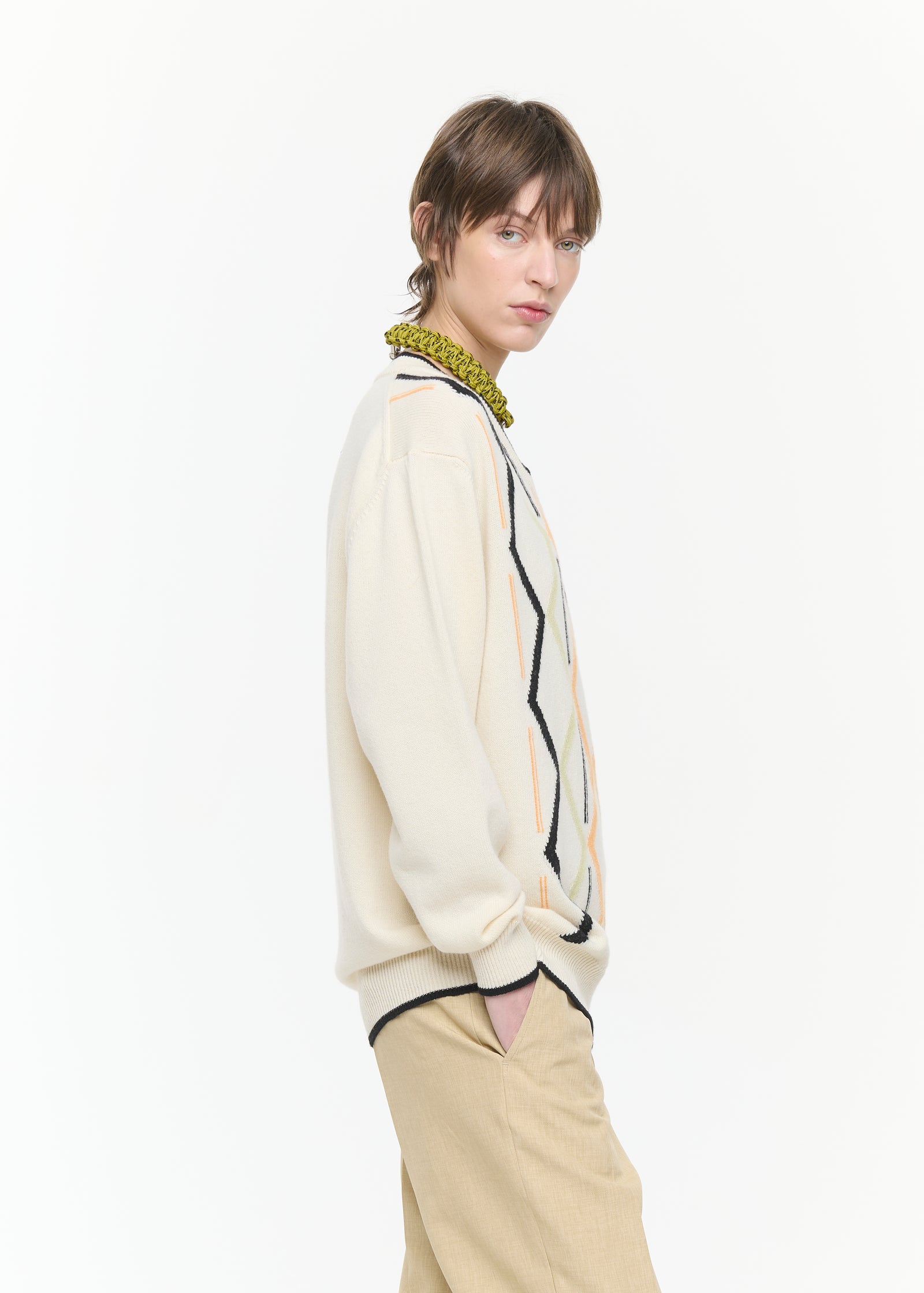 CREME ARGYLE V-NECK SWEATER
