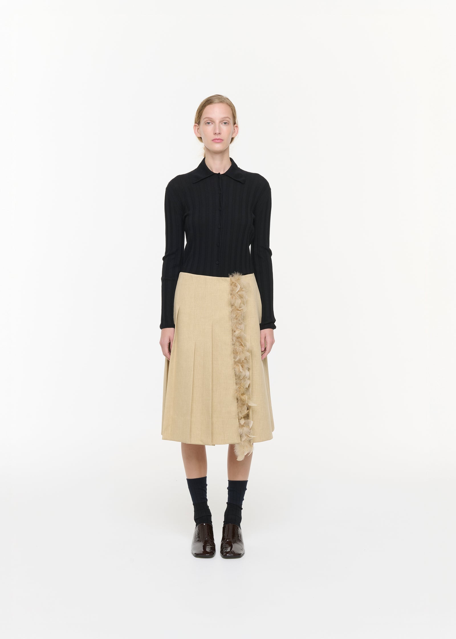 PLEATED SKIRT WITH FEATHERS
