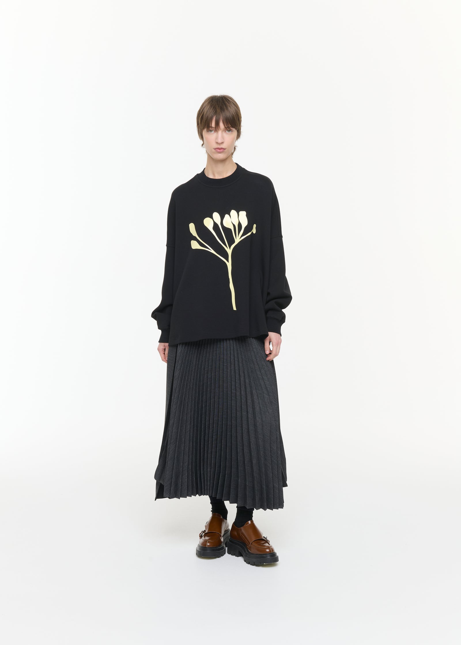 BLACK FLEECE SWEATSHIRT FLOWER PRINT