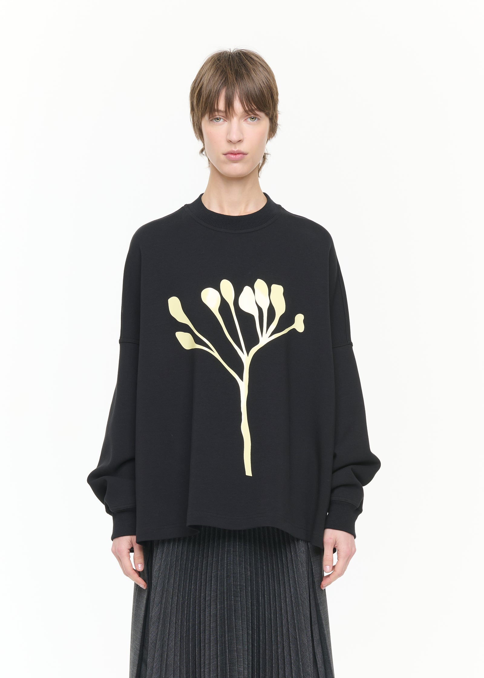 BLACK FLEECE SWEATSHIRT FLOWER PRINT