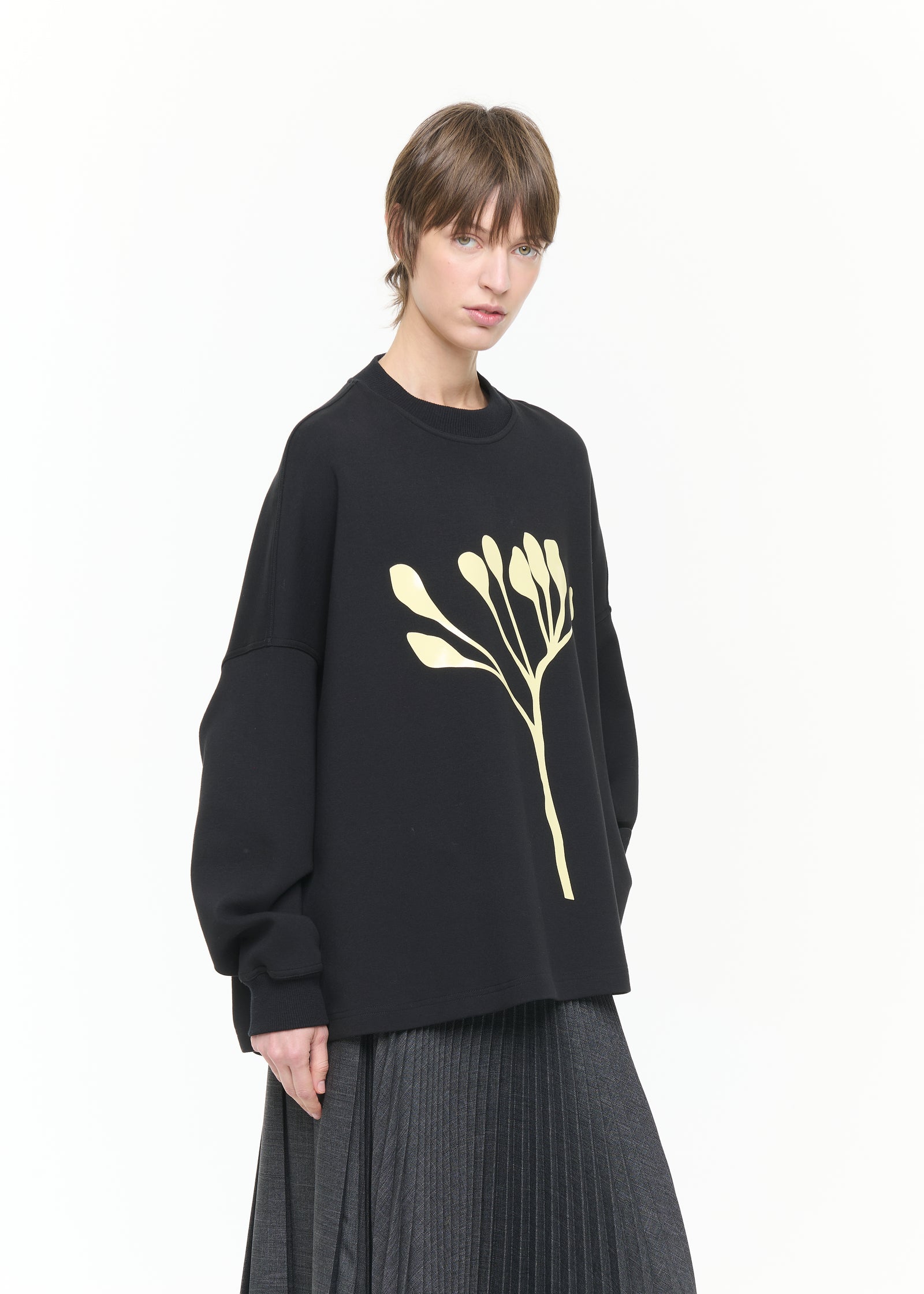 BLACK FLEECE SWEATSHIRT FLOWER PRINT