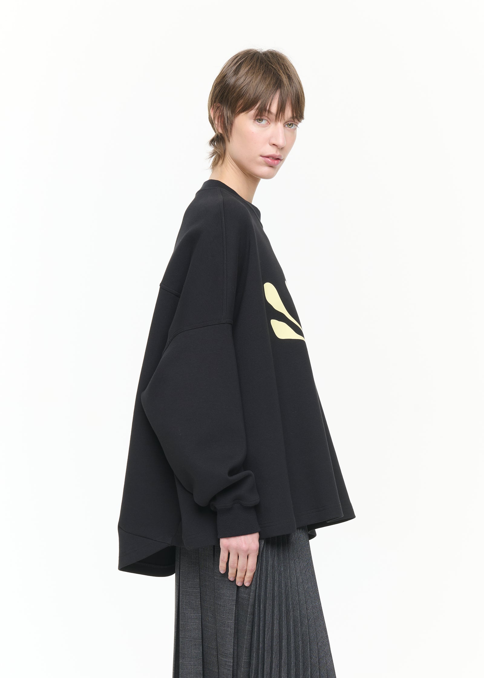 BLACK FLEECE SWEATSHIRT FLOWER PRINT
