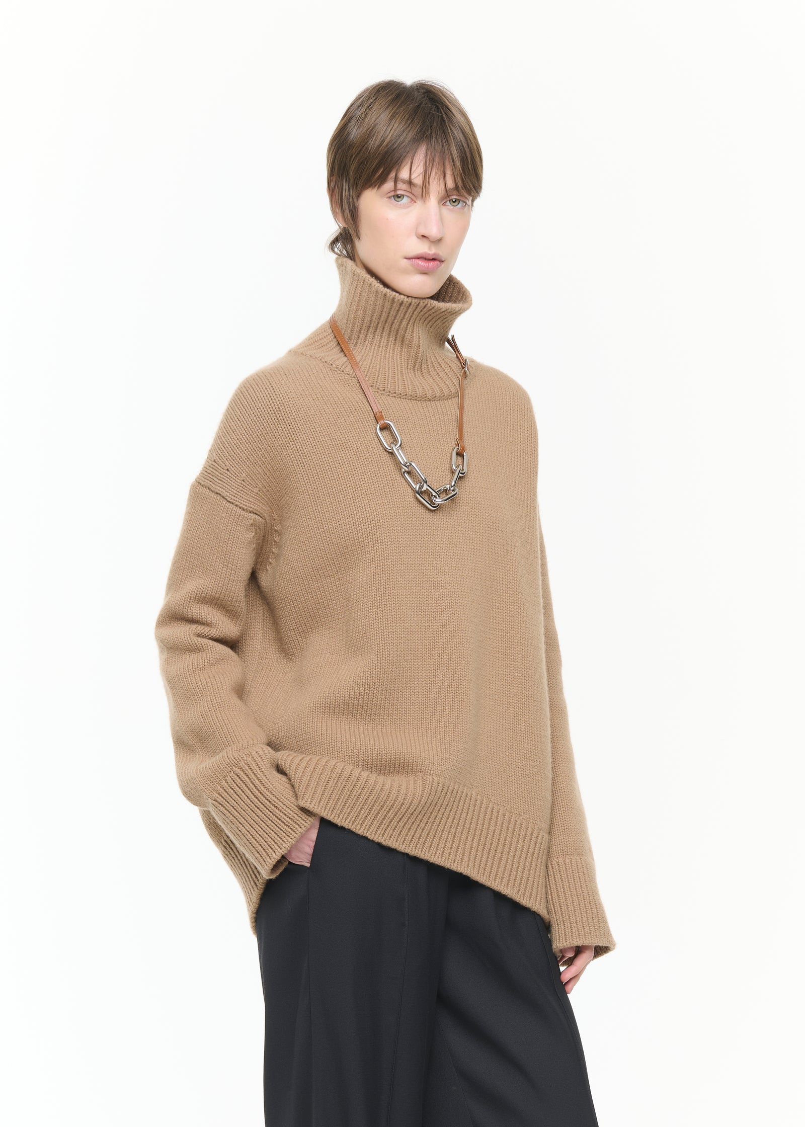 CAMEL CASHMERE TURTLENECK SWEATER