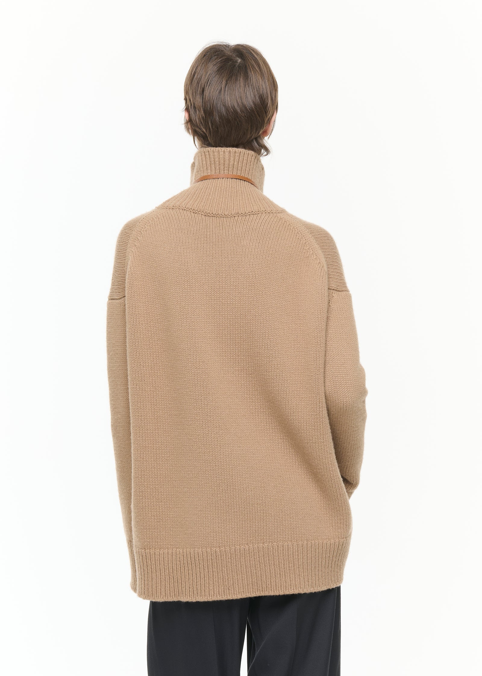 CAMEL CASHMERE TURTLENECK SWEATER