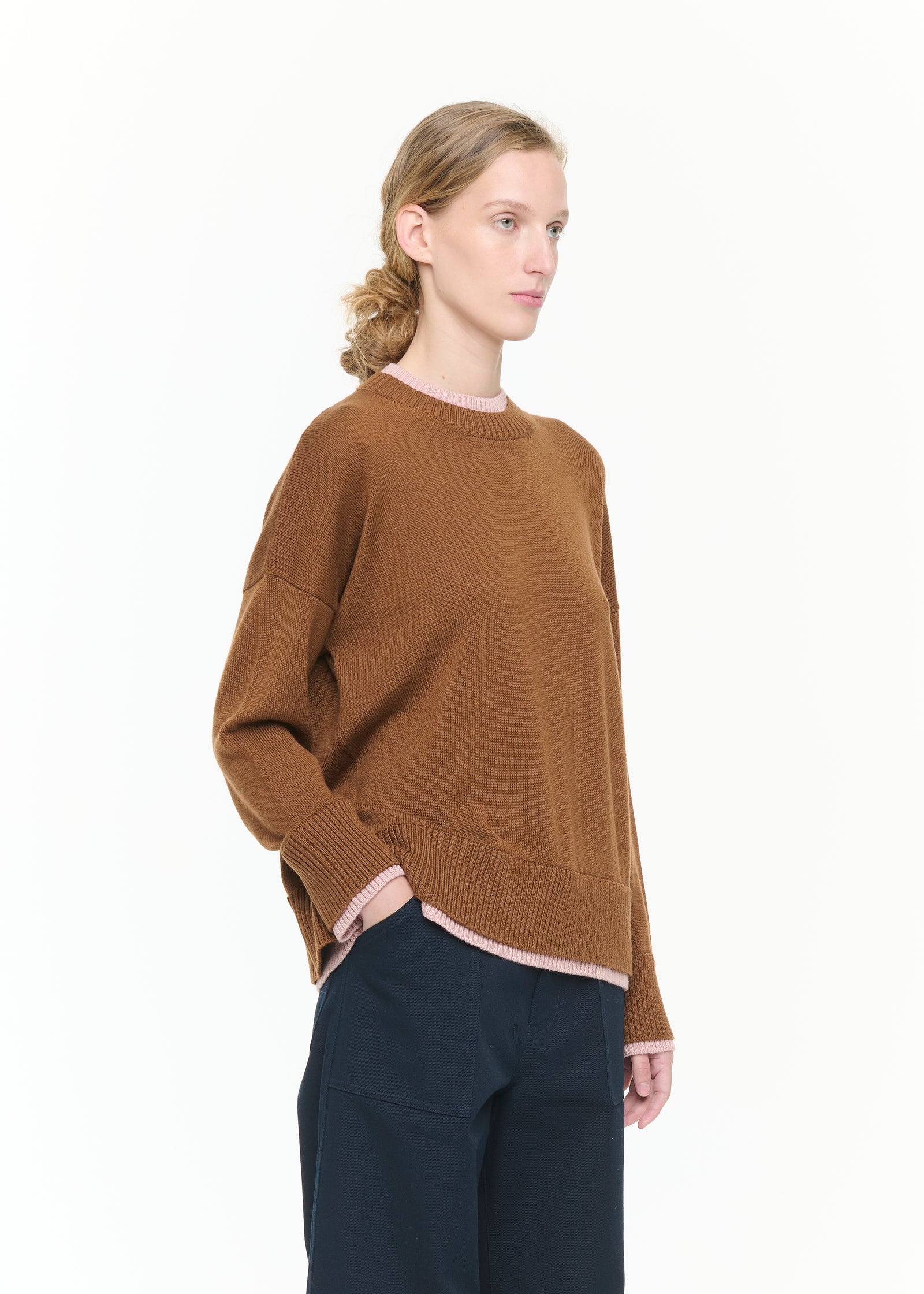 BROWN WOOL SWEATER WITH PINK CONTRAST DETAILS
