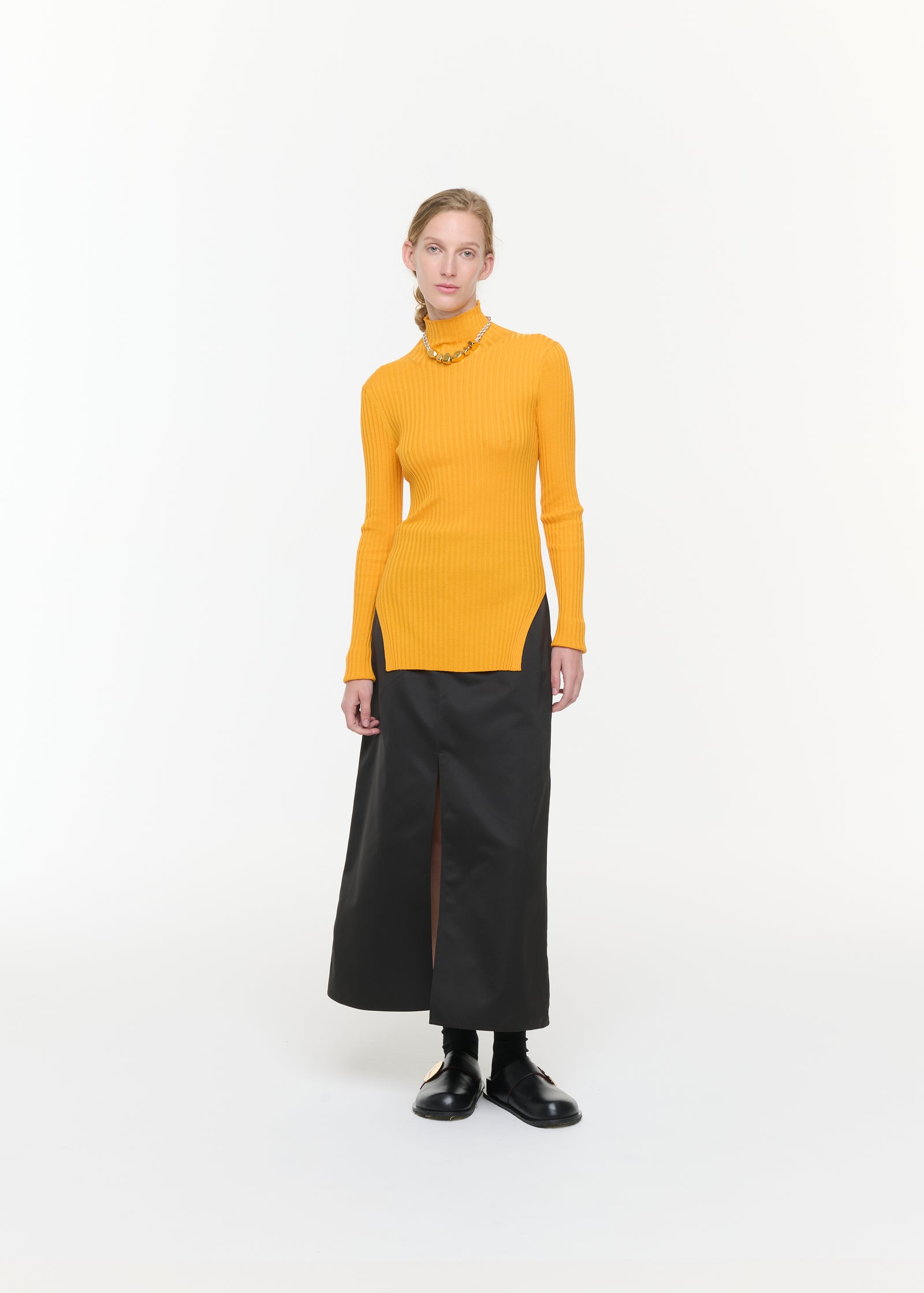 MEDLAR RIBBED SILK YARN TURTLENECK TOP