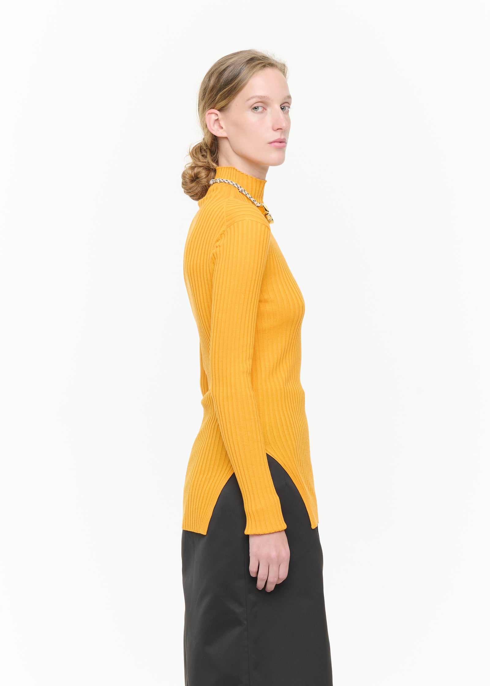 MEDLAR RIBBED SILK YARN TURTLENECK TOP