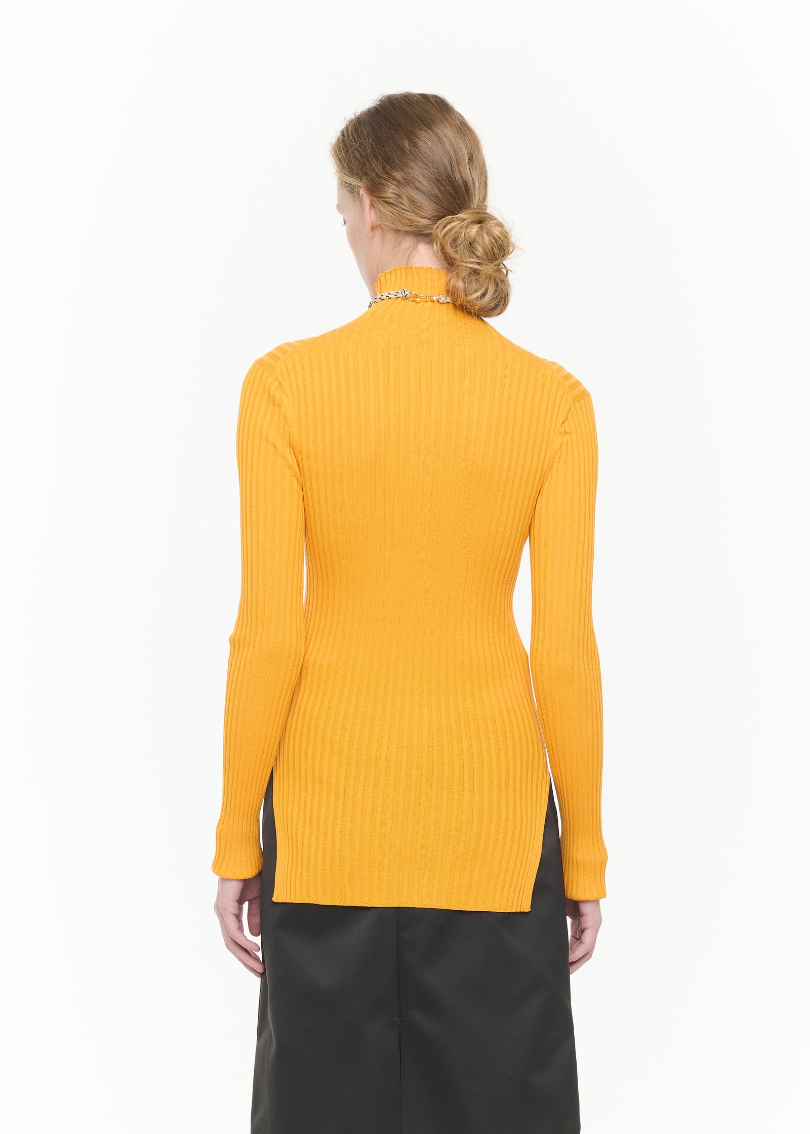 MEDLAR RIBBED SILK YARN TURTLENECK TOP