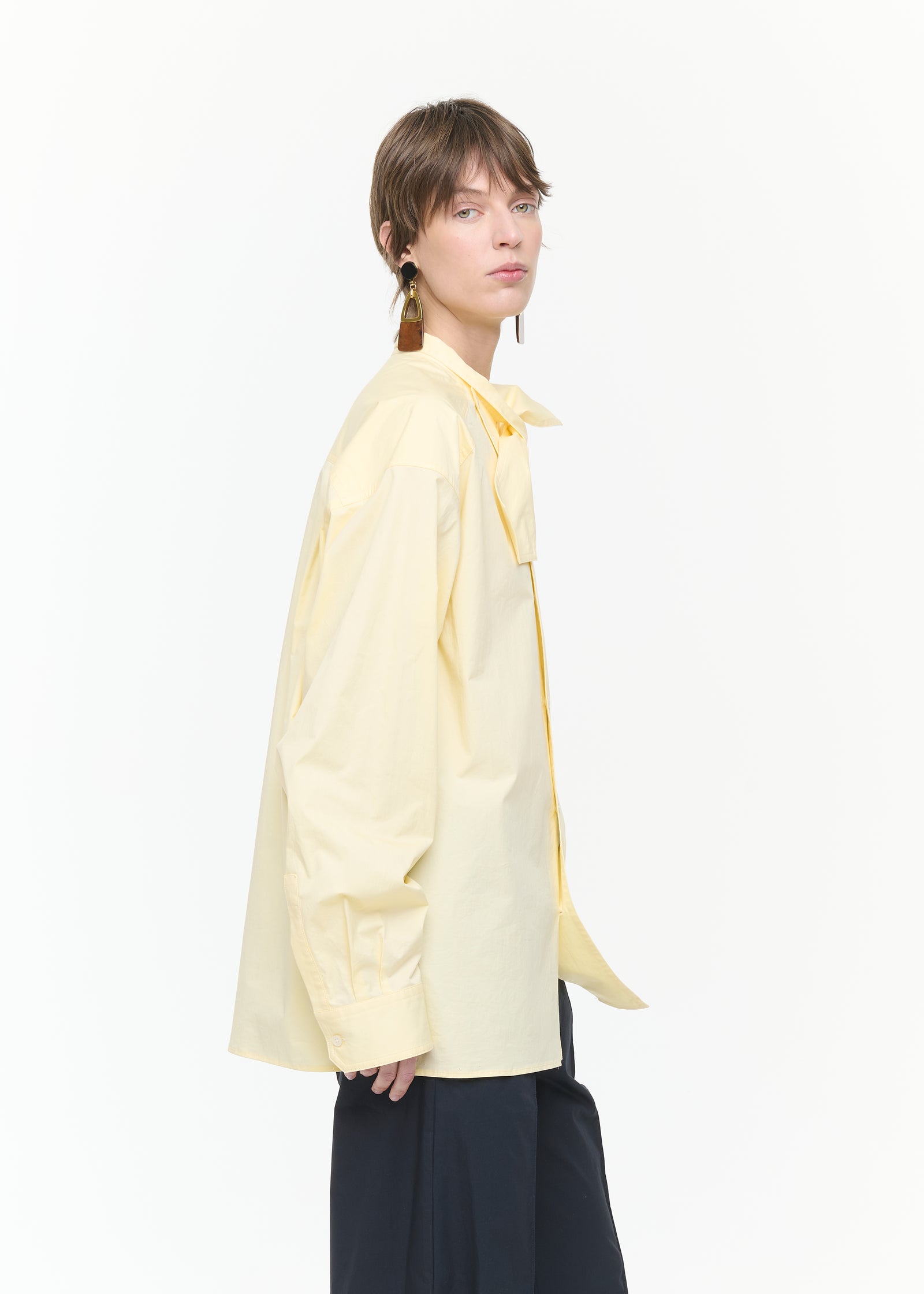 CAMICIA IN POPELINE CON COLLO A SCIARPA ASIMMETRICO