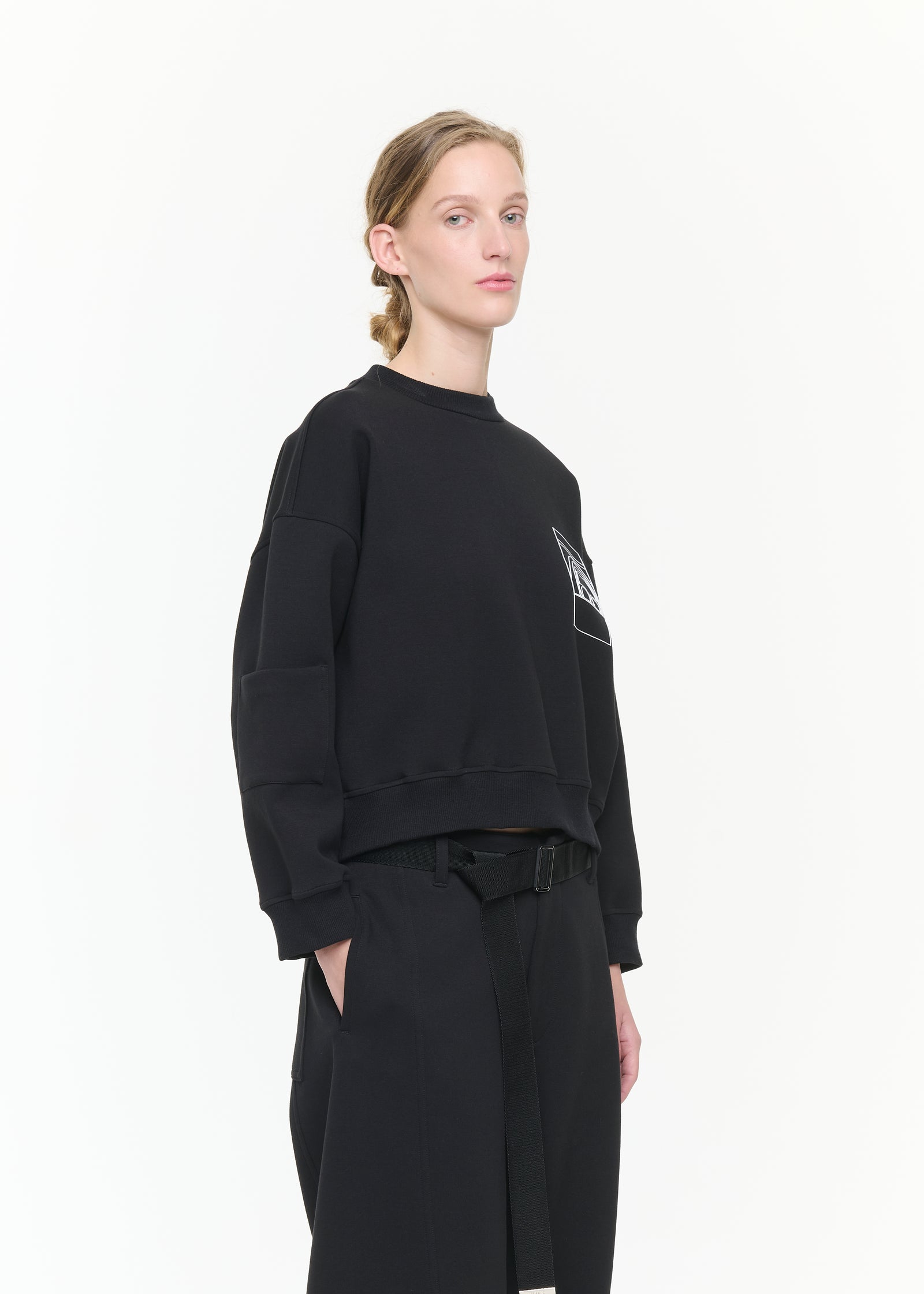 GRAPHIC UTILITY CROPPED SWEATSHIRT