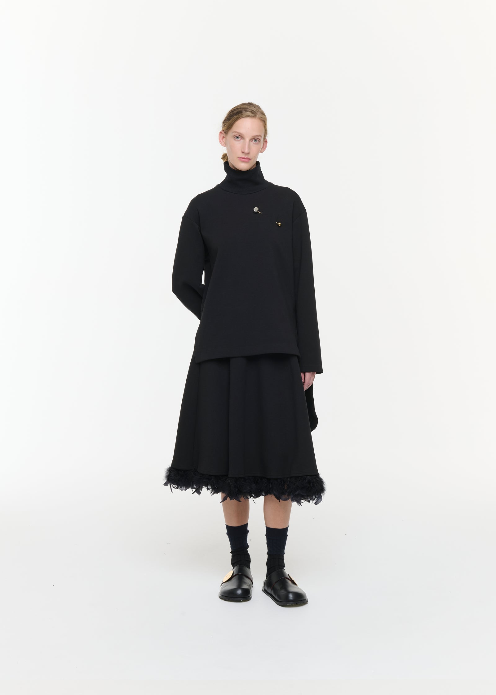 BLACK FLEECE SKIRT WITH FEATHERS