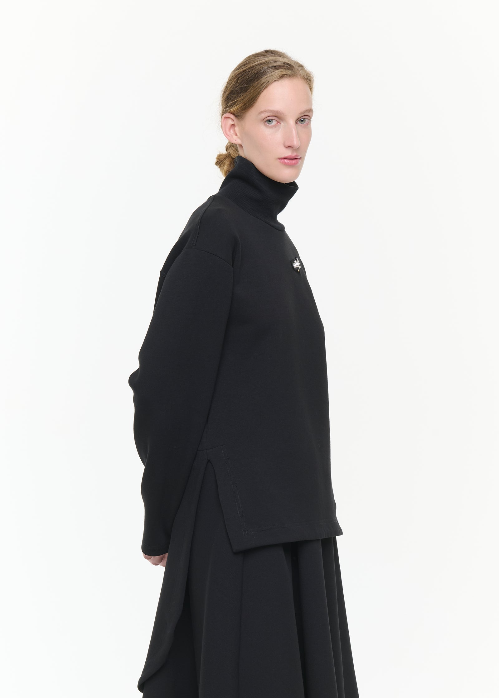 ASYMMETRIC FLEECE TURTLENECK SWEATSHIRT