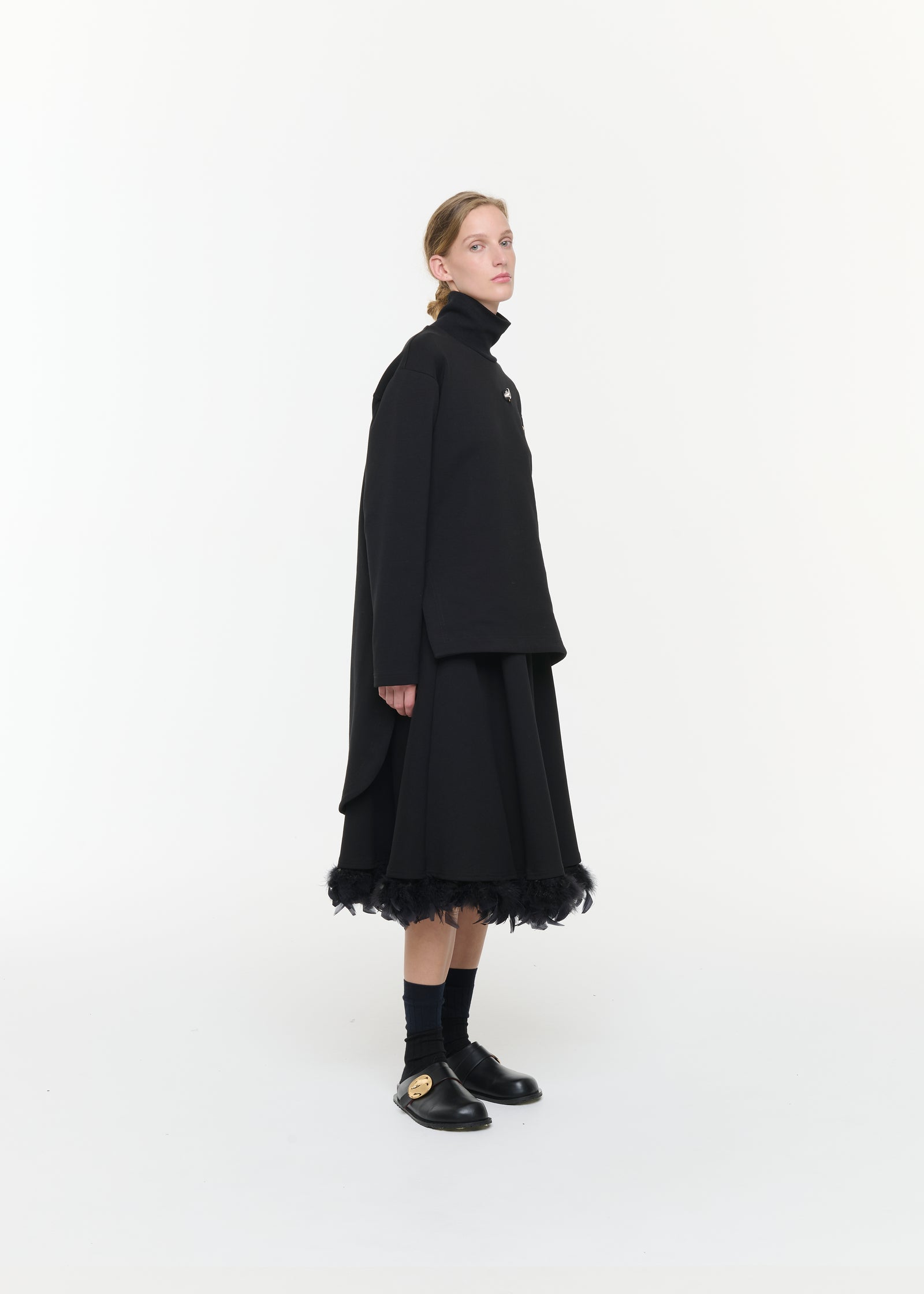 BLACK FLEECE SKIRT WITH FEATHERS
