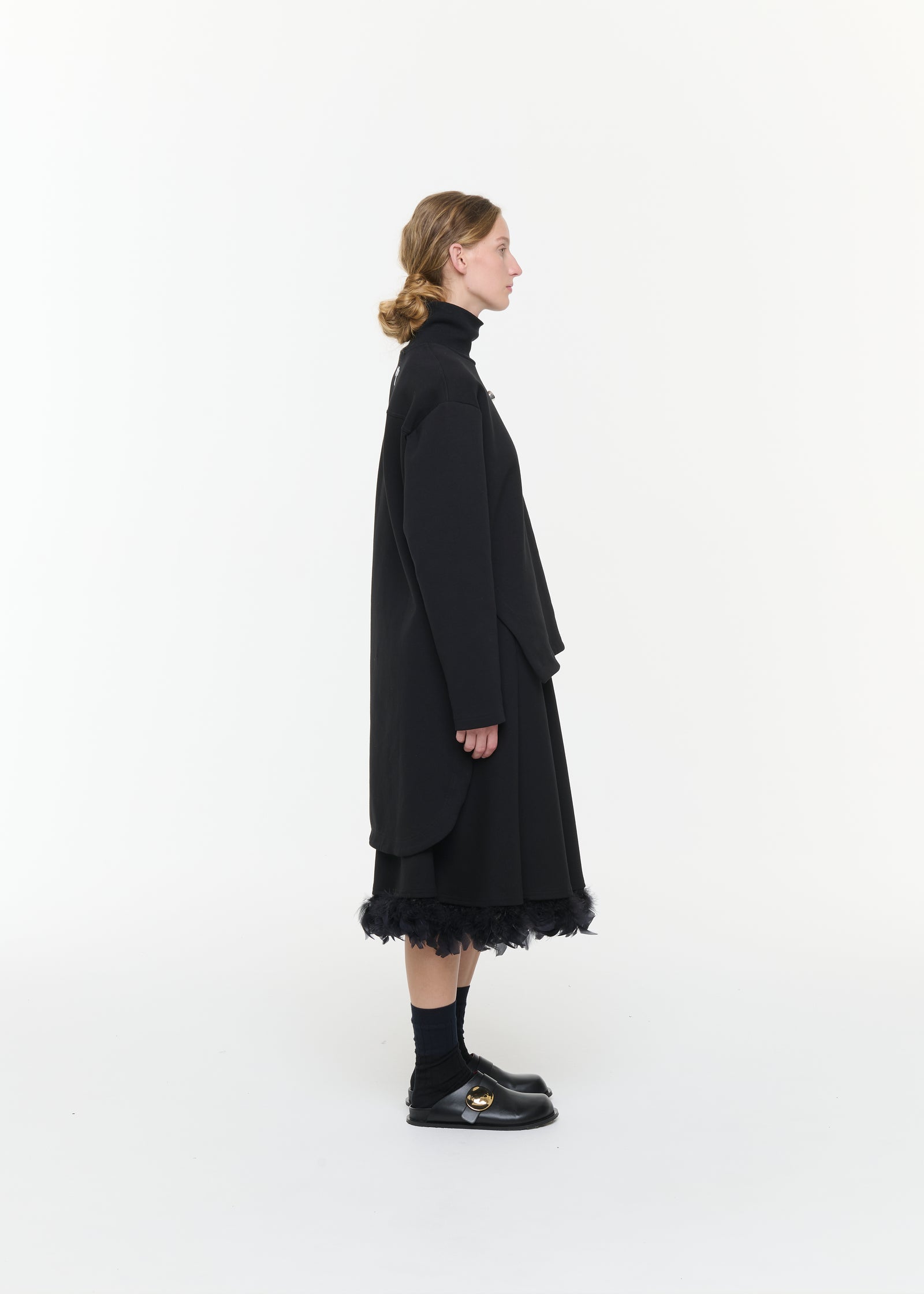 BLACK FLEECE SKIRT WITH FEATHERS