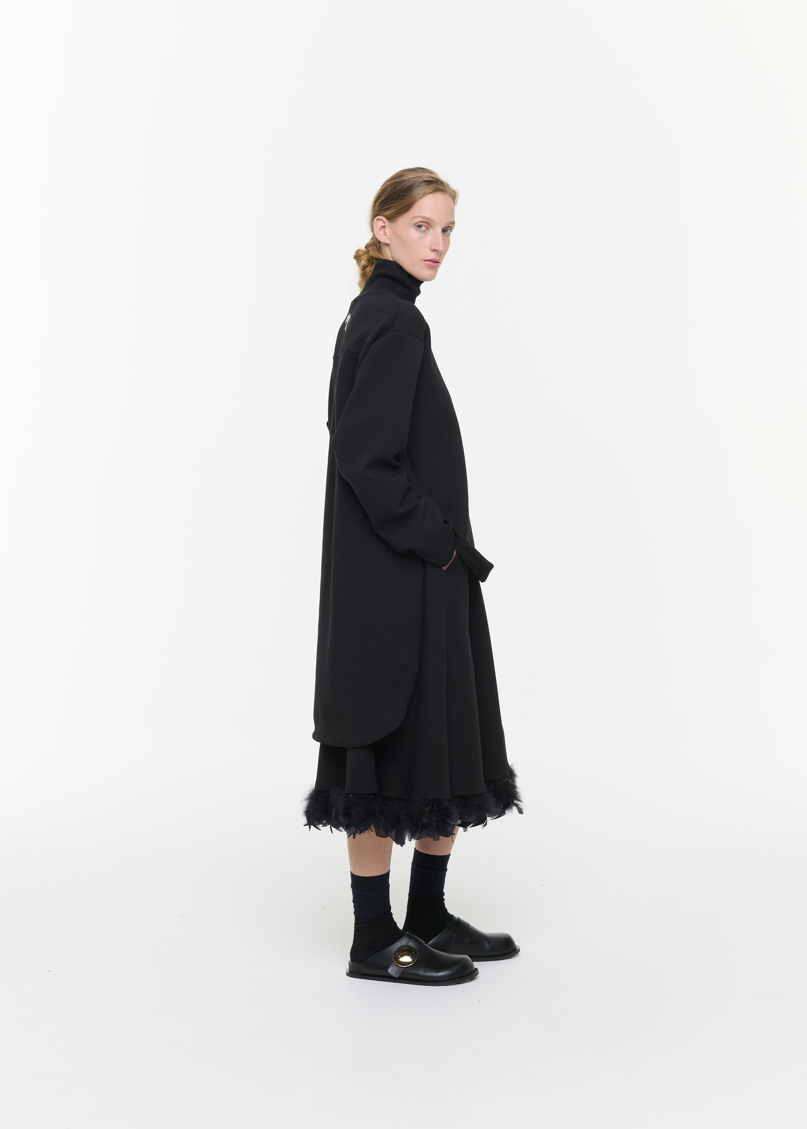 BLACK FLEECE SKIRT WITH FEATHERS