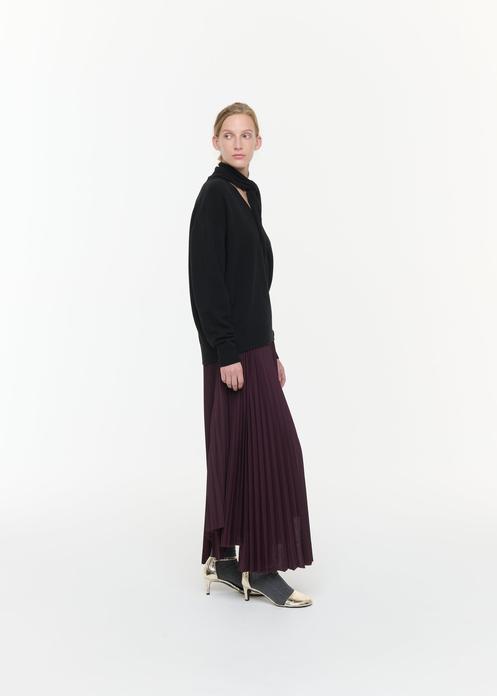 BURGUNDY PLEATED LONG SKIRT