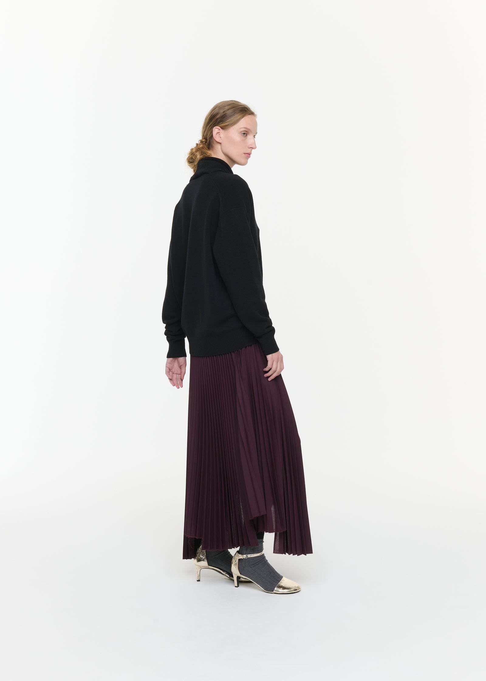 BURGUNDY PLEATED LONG SKIRT