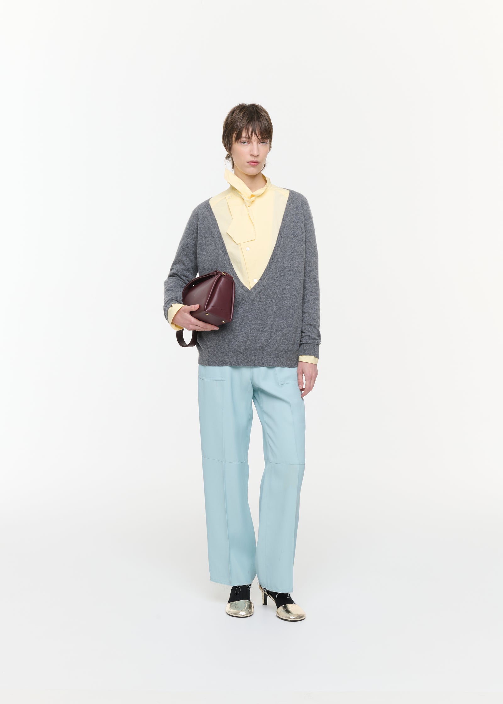 MAGLIONE GRIGIO CON SCOLLO A V PROFONDO