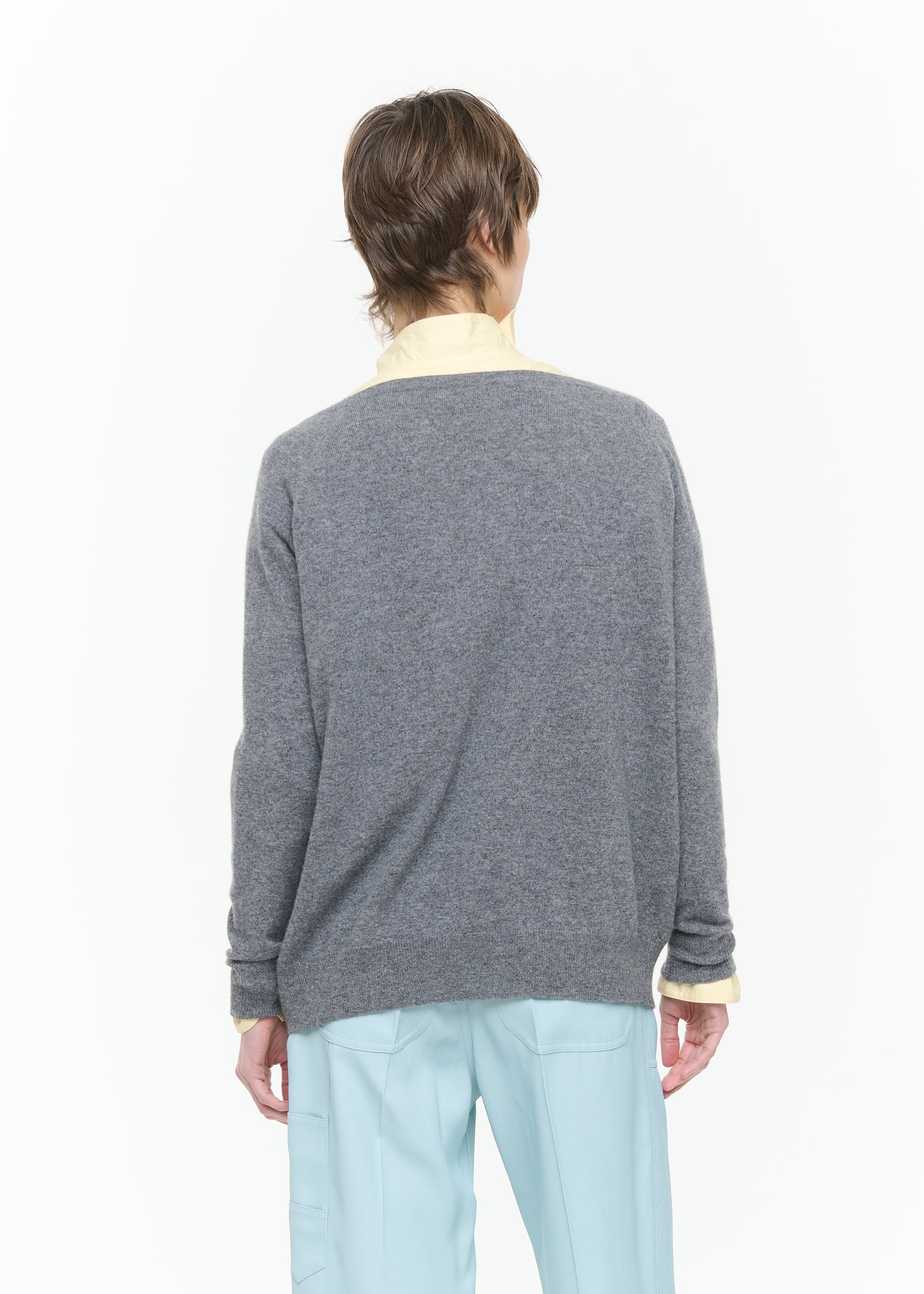 MAGLIONE GRIGIO CON SCOLLO A V PROFONDO