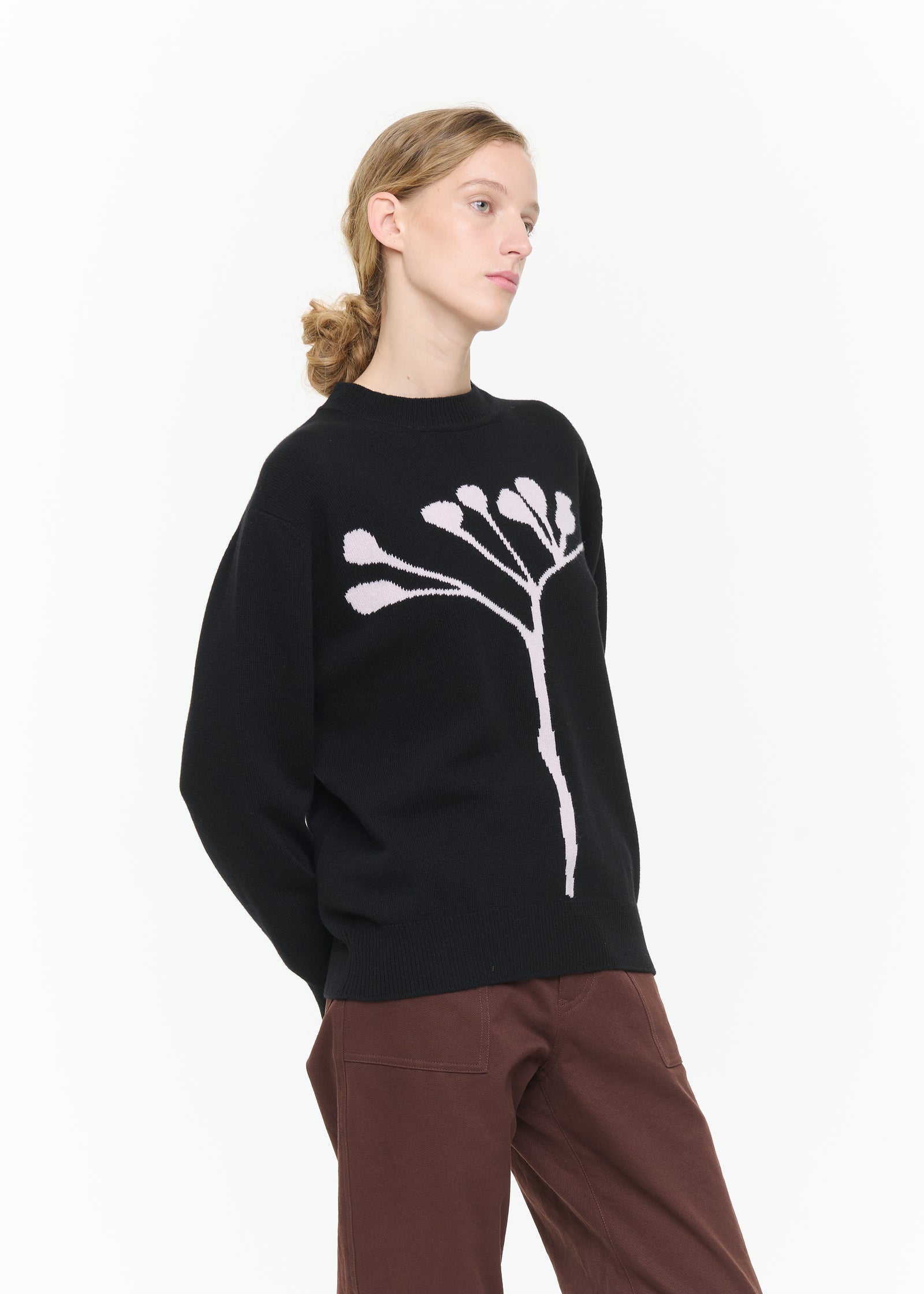 BLACK INTARSIA WOOL SWEATER WITH PINK FLOWER