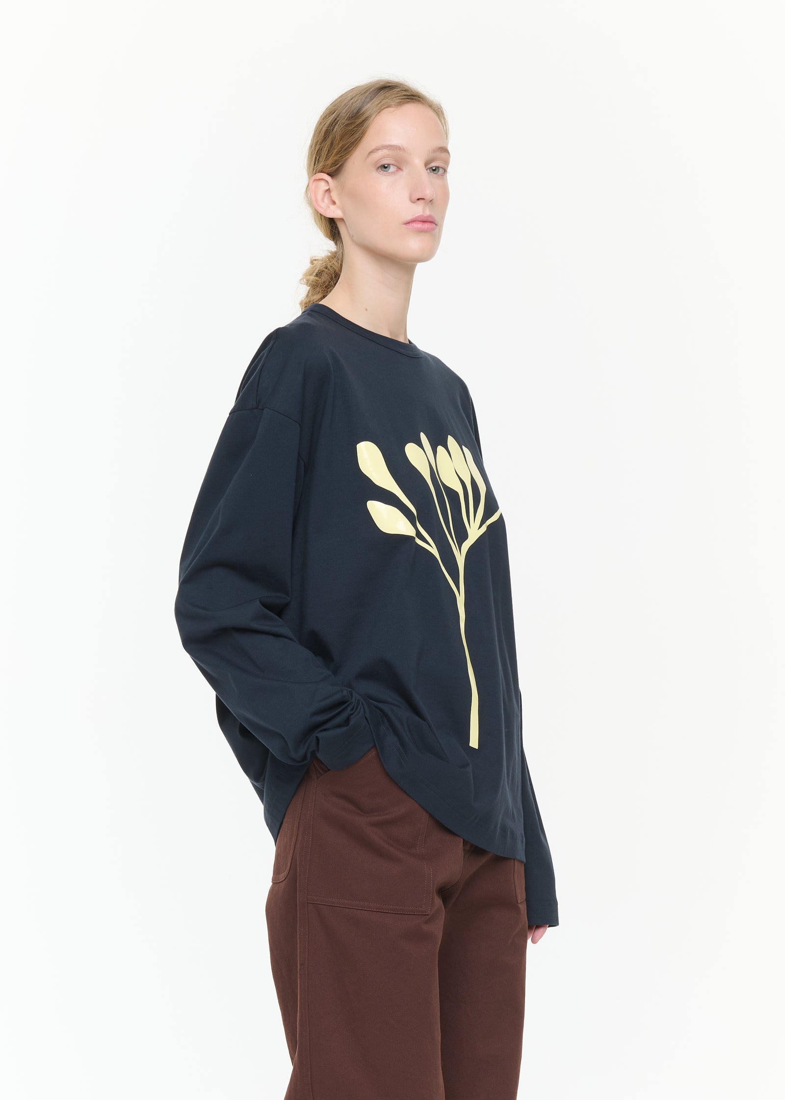 BLACK LONG SLEEVES T-SHIRT WITH FLOWER PRINT