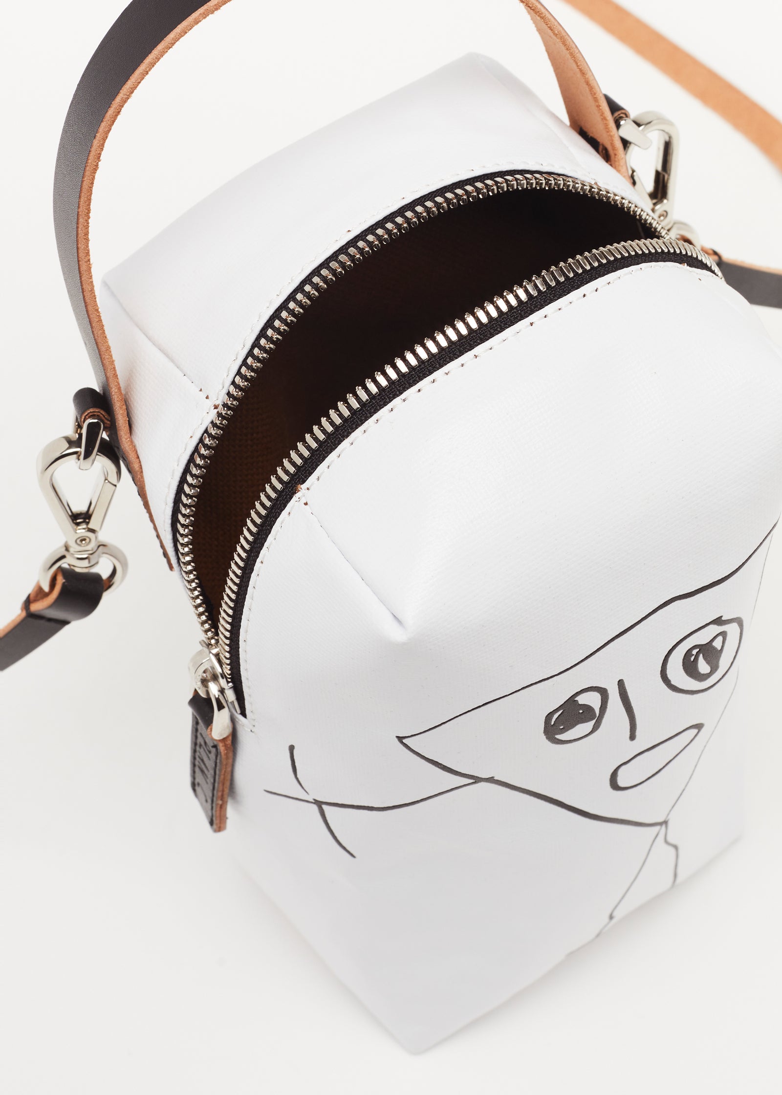 WHITE VERTICAL "PILI AND BIANCA" POUCH